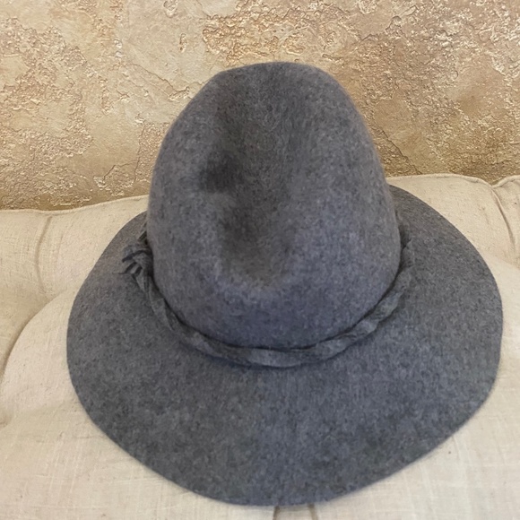 Women Winter Hats - Picture 3 of 3